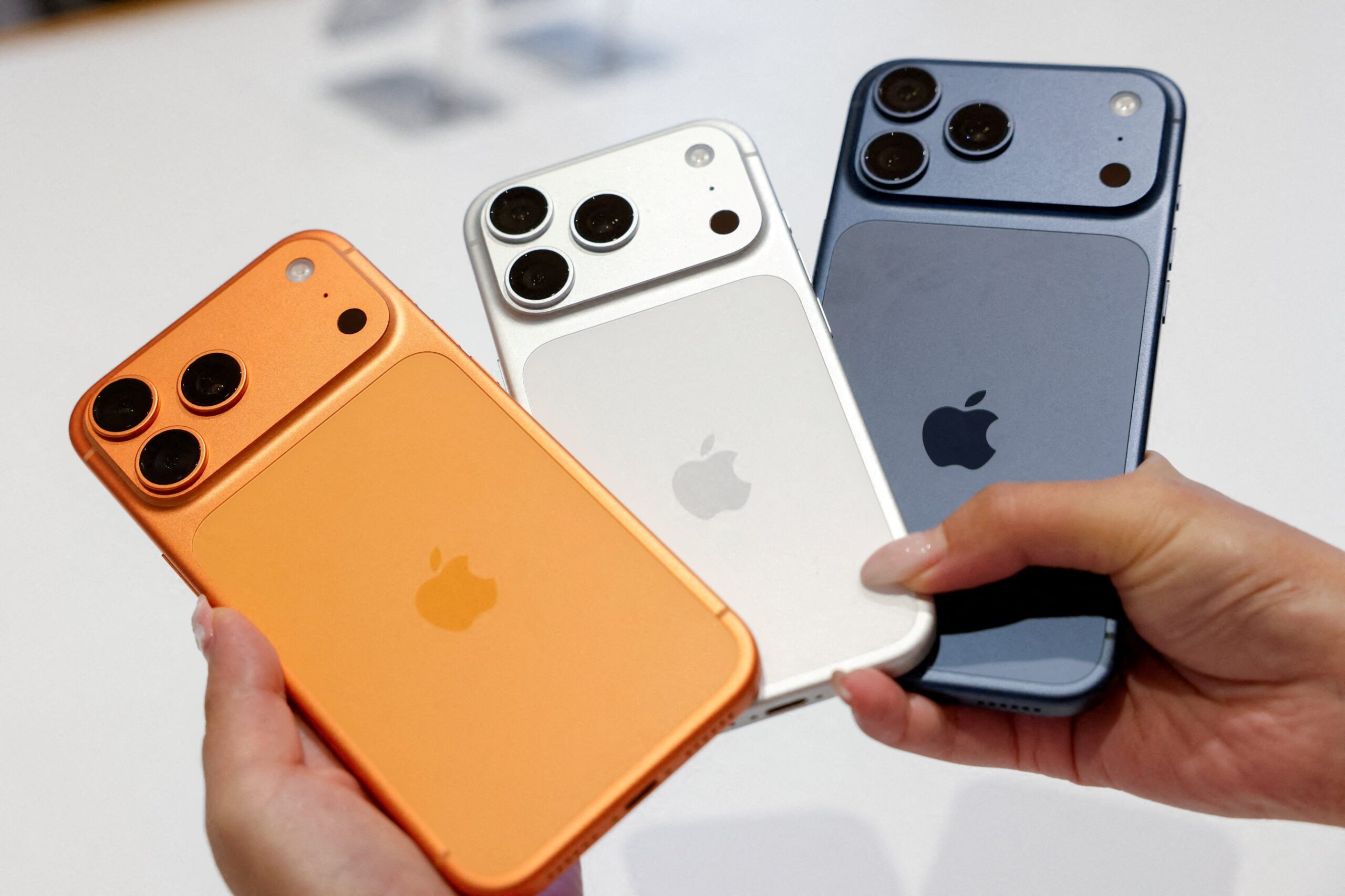 Apple libera lojas de apps e pagamentos de terceiros no iPhone